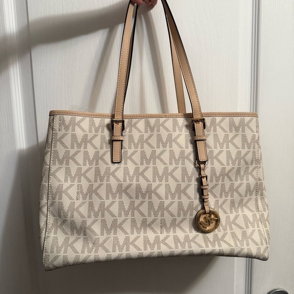 Michael Kors Handbags - Authentic Michael Kors tote bag